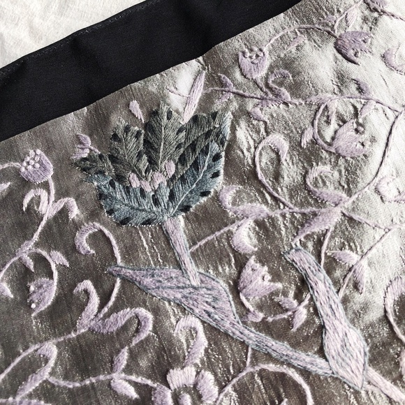 Silky, Oriental Flower, Embroidered Purse - Picture 6 of 8